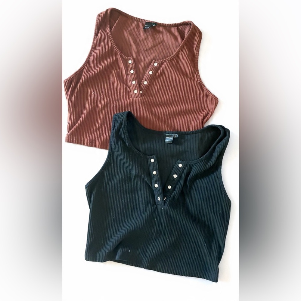 Elegant Button-Front Ribbed Tank Top - Black and Brown